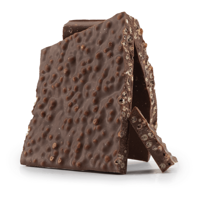 Gebroken repen pure chocolade met gepofte rijst