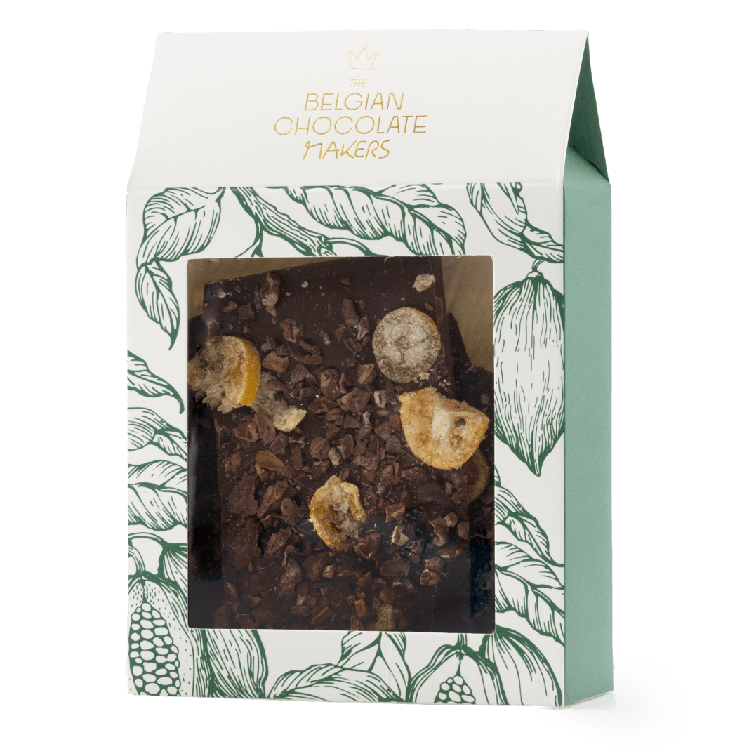 Gebroken repen pure chocolade met kumquat en cacaonibs
