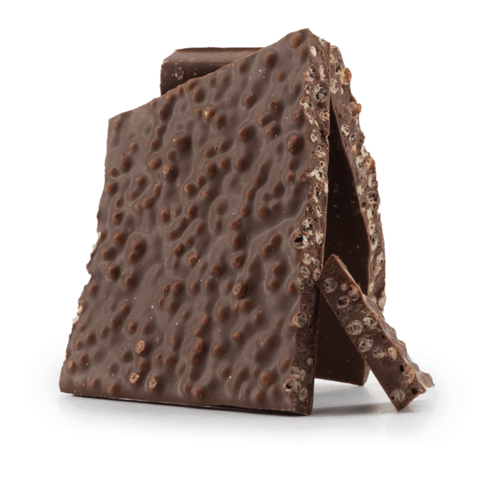 Gebroken melkchocoladerepen met gepofte rijst